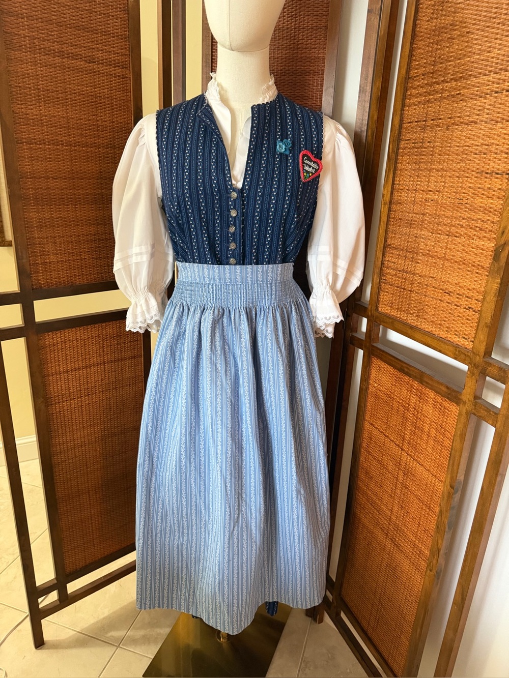 Classic German dirndl dress made of a high-quality fabric, blouse, apron, pins